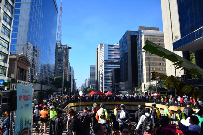 Visão da Praça do Ciclista na Avenida Paulista